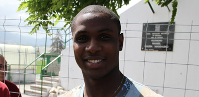 Ighalo atiende a los medios tras el entrenamiento 