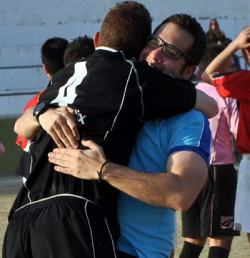 Miguel Martínez celebra junto a sus jugadores el tercer puesto (UBRIC)