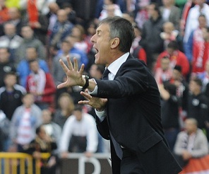 Alcaraz no paró de dar instrucciones a los suyos (BALDOMERO)