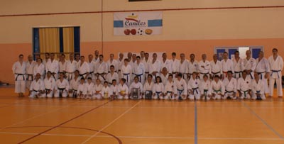 Karatekas reunidos en Caniles 