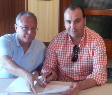 Manuel Rojas rubrica su nuevo contrato 