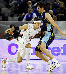 Pecile en una acción del encuentro de ida (ACB.COM)