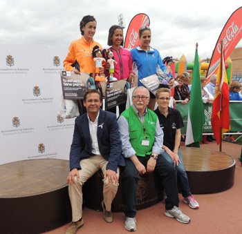 Podio con las vencedoras de la carrera 