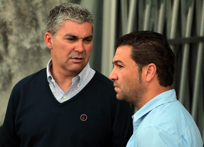 Joseba Aguado conversa con Juan Carlos Cordero (JOSÉ M. ROMERO)