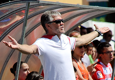 Toni Moreno durante el encuentro ante el Oviedo Moderno (BALDOMERO)
