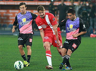 Buonanotte persigue a un rival durante el encuentro 