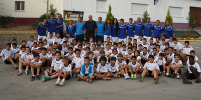 Vicente del Bosque junto a los participantes del campus 