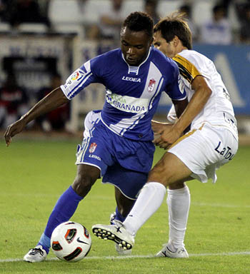 Kitoko durante su etapa con el Granada 