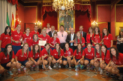 El Granada femenino era recibido en el Ayuntamiento 