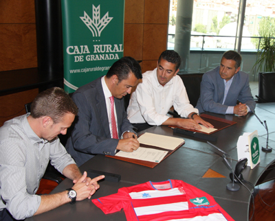 Firma del nuevo convenio entre ambas partes 