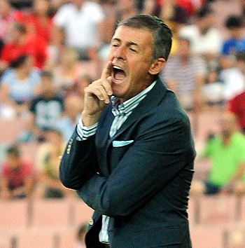 Lucas Alcaraz dando instrucciones a los suyos (BALDOMERO)