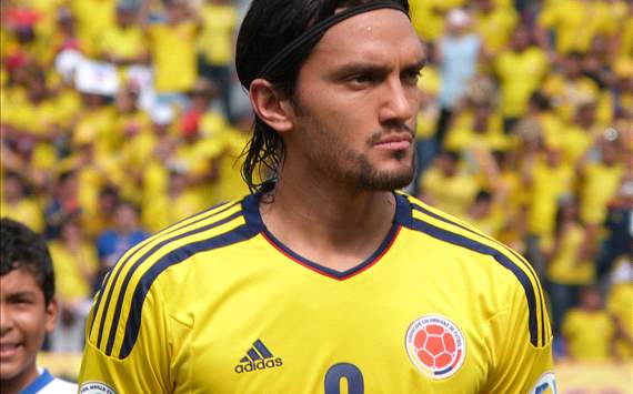 Abel Aguilar en un choque con la selección colombiana (ARCHIVO)