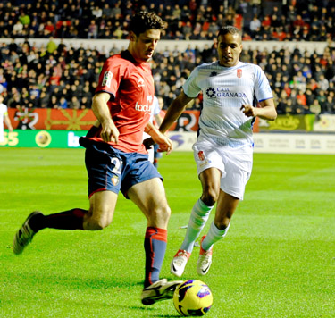 El Arabi, en una acción del encuentro de la temporada pasada. (BALDOMERO)