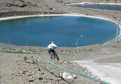 Biker en el circuito del Río 