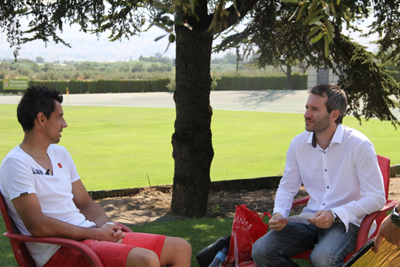 Roberto Fernández durante un momento de la entrevista (CORONA PRODUCCIONES)