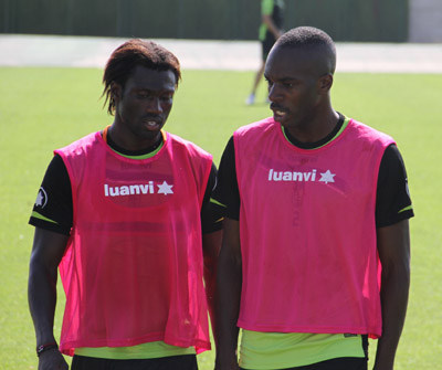 Nyom dialoga con Diakhaté al termino del entrenamiento 