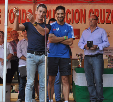 Heffernan con su medalla, se la dedicó a la ciudad de Guadix y a Paquillo