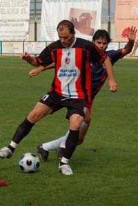 Ferradas erró un penalti ante el Adra (BALDOMERO)