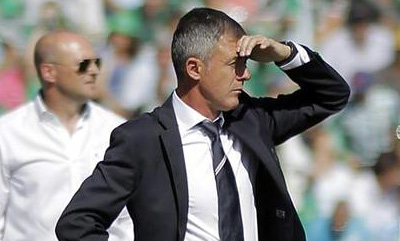 Lucas Alcaraz dando instrucciones durante el encuentro (TERRA.ES)