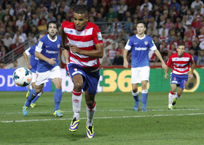 El-Arabi marcó los dos tantos de su equipo (GRANADA CF)