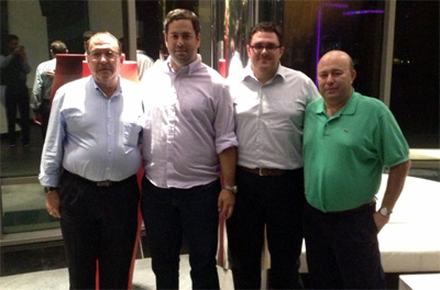 Repressentantes de ambas partes durante la reunión 