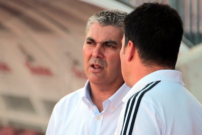 Joseba Aguado junto a su ayudante (JOSÉ M. ROMERO)