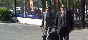 Los representates de la LFP llegando al Rico Pérez (INFORMACION.ES)