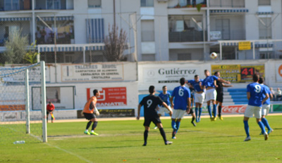 El Maracena ganó su primer partido como local (LÁZARO)