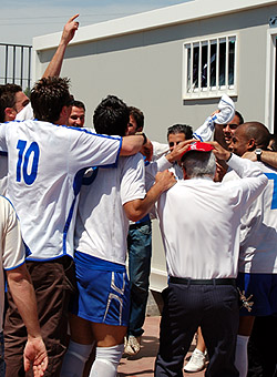 Los jugadores celebraron el ascenso virtual