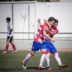 Los jugdores del Granada celebran la victoria 