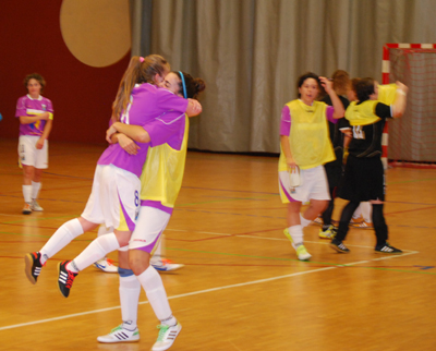 Las lojeñas celebran la victoria en Puertollano 
