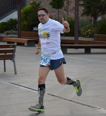 Tomás durante el recorrido por las calles de Armilla 