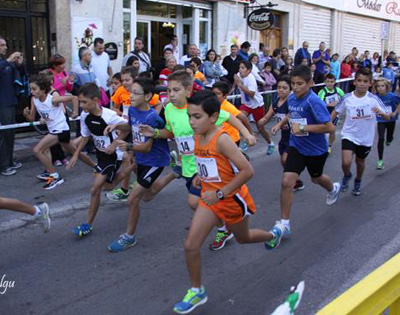Varios atletas del ADA Guadix durante la prueba en La Zubia 