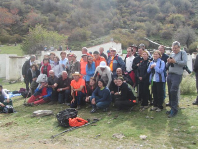 Los miembros del club de montaña durante un descanso 