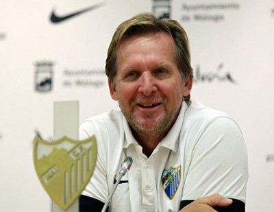 Schuster en rueda de prensa 