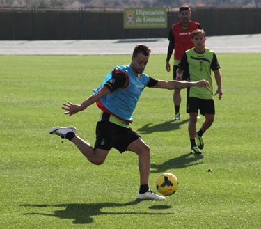 Dani Benítez vuelve a entrenar con normalidad (GRJ)