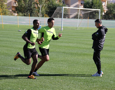 Alcaraz sigue de cerca a sus jugadores 