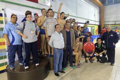 Granados junto a los integrantes de los equipos participantes 