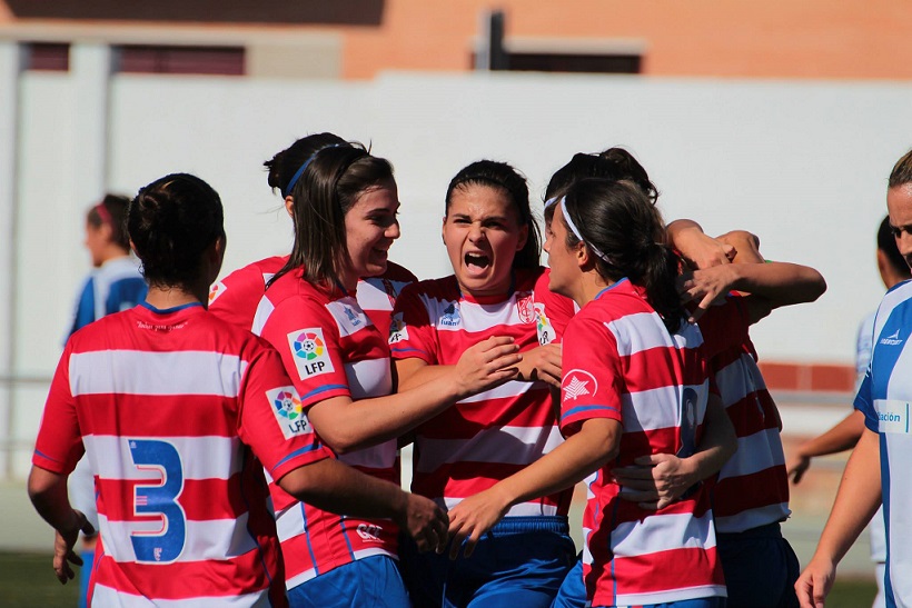 Las féminas celebrando un gol esta temporada (ROMERO)