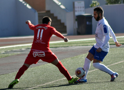 Choco disputa el cuerto ante el visitante Jacob (CASTILLO)