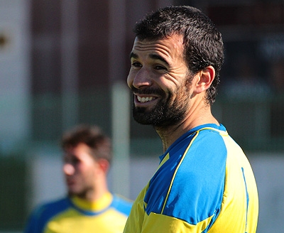 Javi Gadea sonrie en el encuentro contra el Atarfe (JOSÉ M. ROMERO)