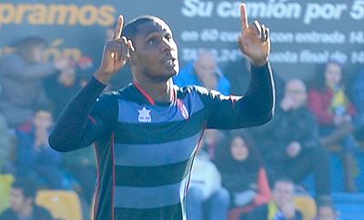 Ighalo celebra uno de sus goles ante el Alcorcón (BALDOMERO)