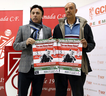 Pina junto a Chicote y el cartel del partido solidario