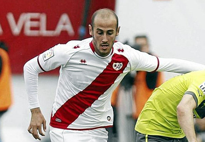 Álex Gálvez en una acción con el Rayo Vallecano 