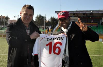Damon, a la derecha, con la camiseta del Guadix CF (GRJ)