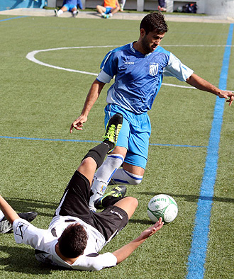 El Atlético Monachil pasó por encima de La Peza F.C. (MANU LÓPEZ)