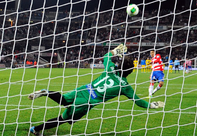 Murillo falló el penalti decisivo que daba el pase al Alcorcón (BALDOMERO)