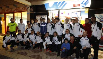 Miembros del club junto a Paquillo