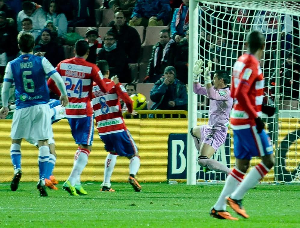 Roberto realizó varias acciones de mérito en el partido frente a la Real (BALDOMERO)