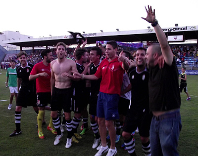 El filial rojiblanco logró el ascenso en el campo del Extremadura (ARCHIVO)